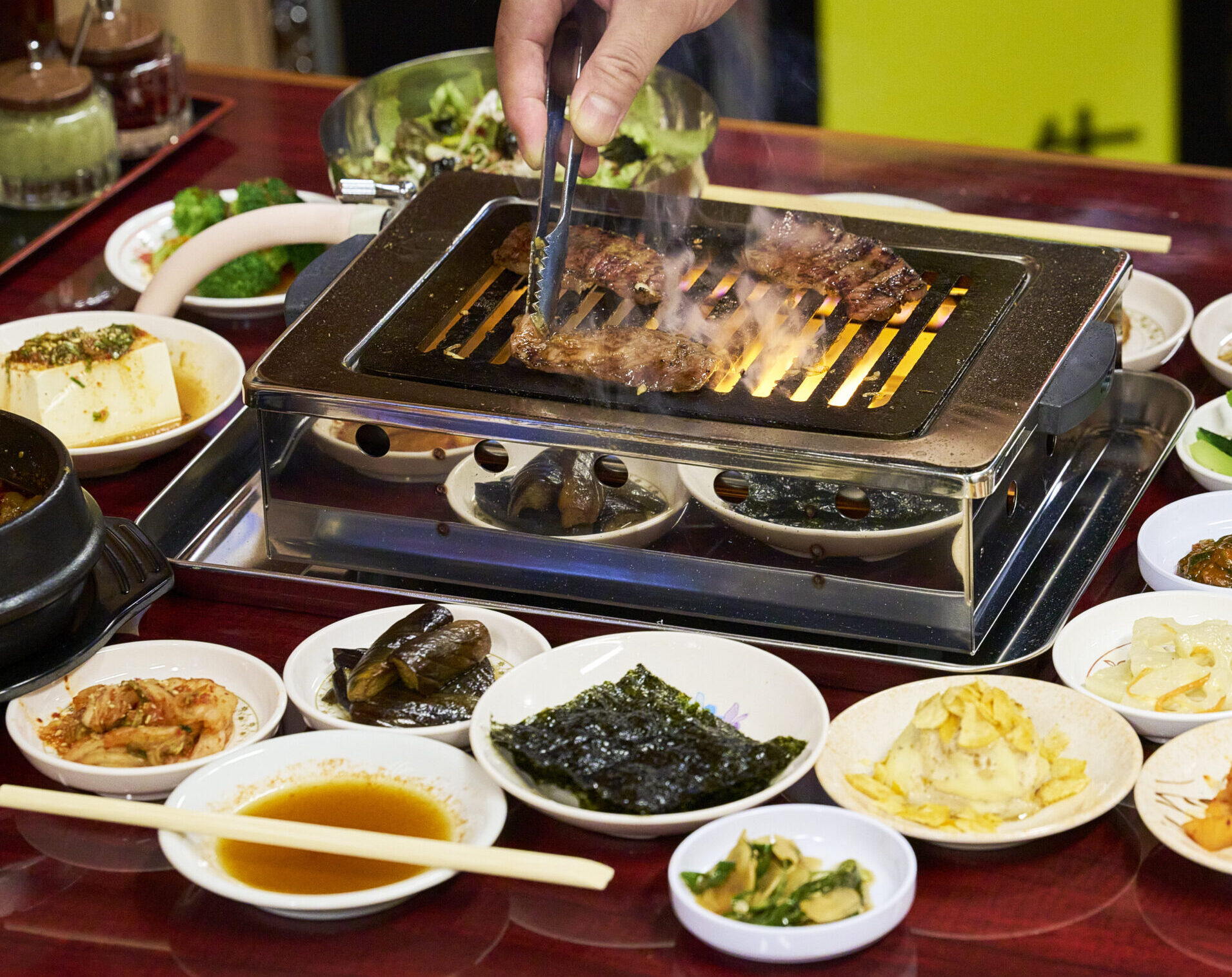「YAKINIKU FUTAGO」の画像が表示されています。